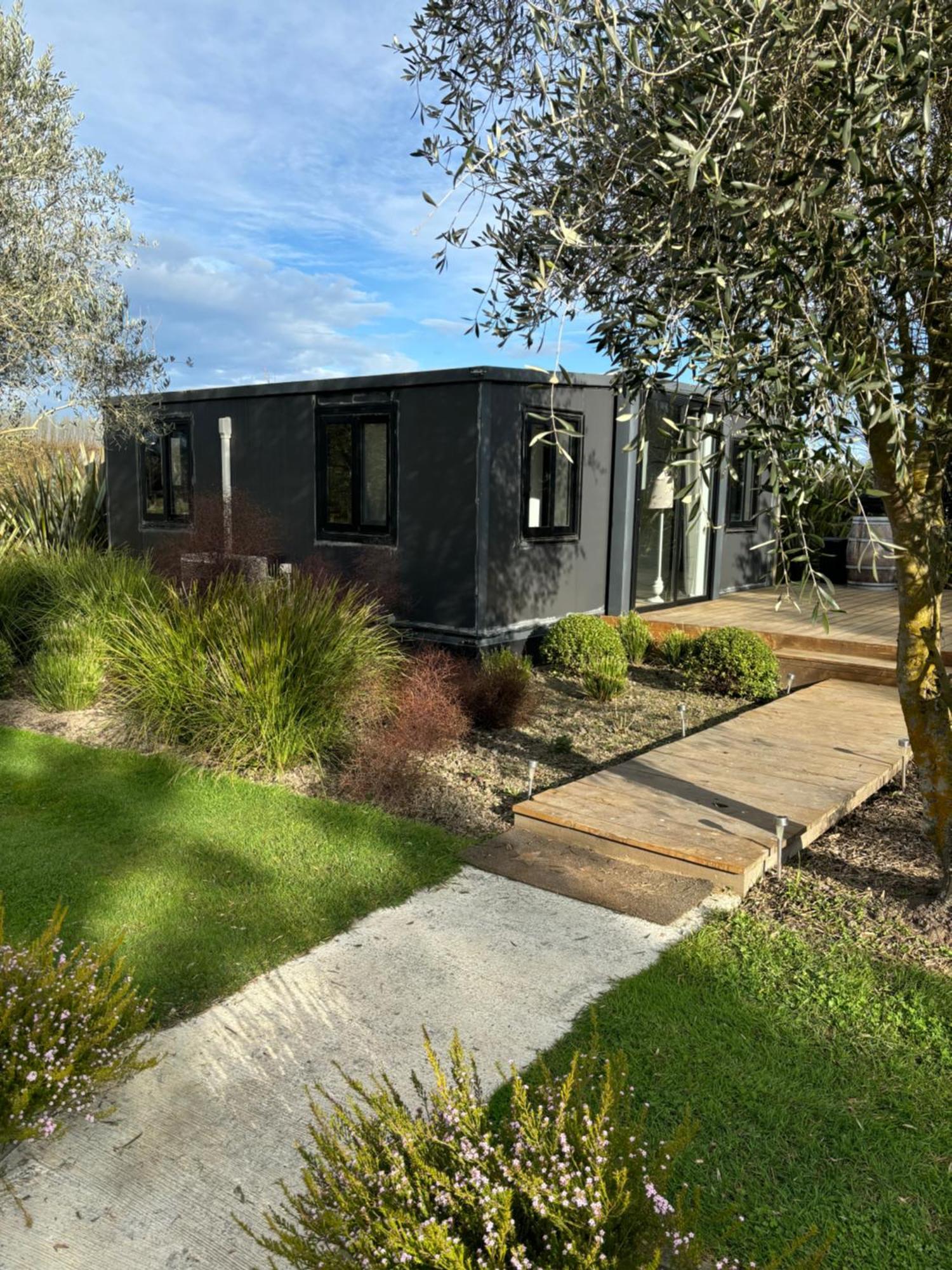 Adorable Little Container House Apartment Hastings Exterior photo