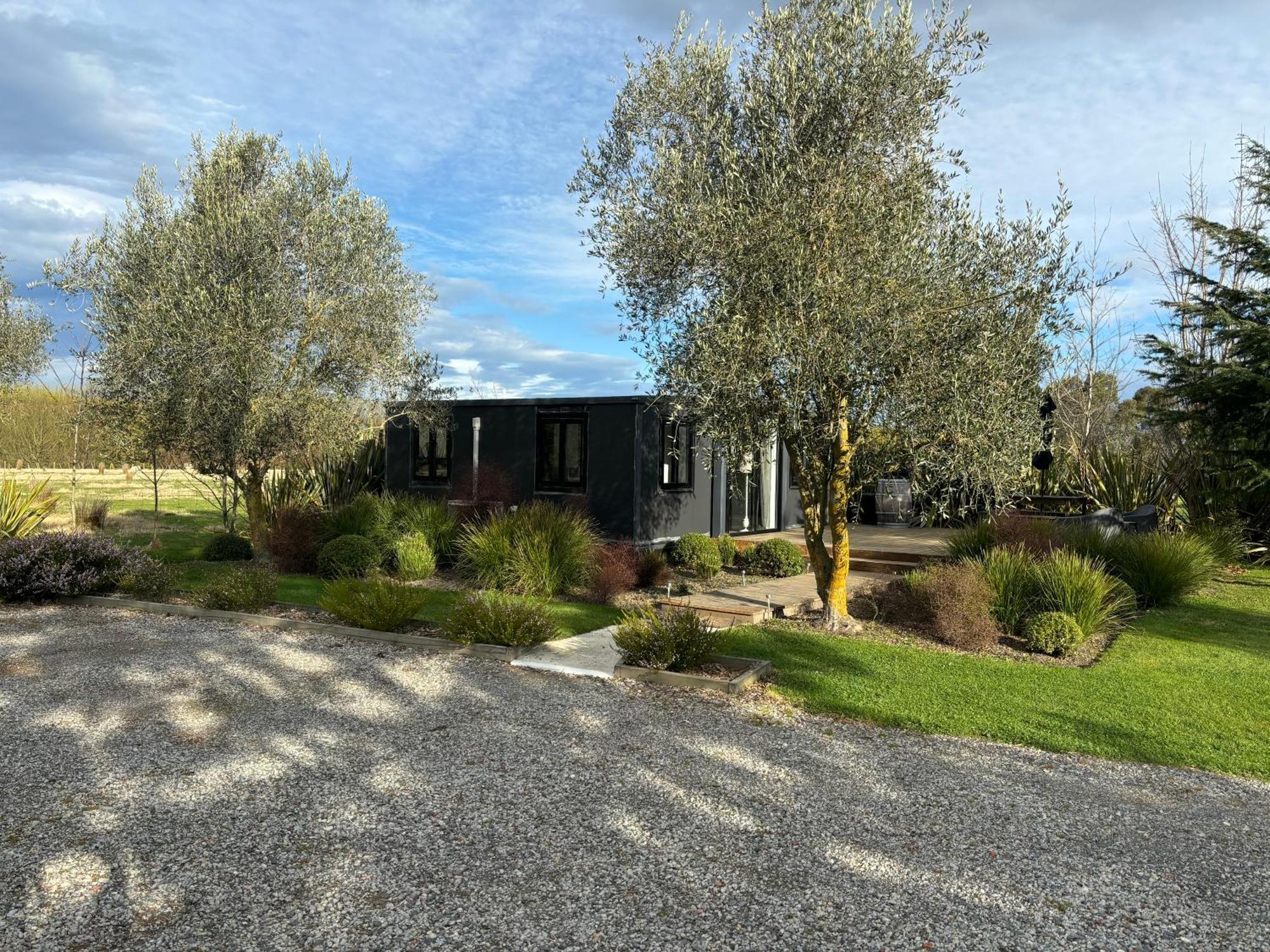 Adorable Little Container House Apartment Hastings Exterior photo